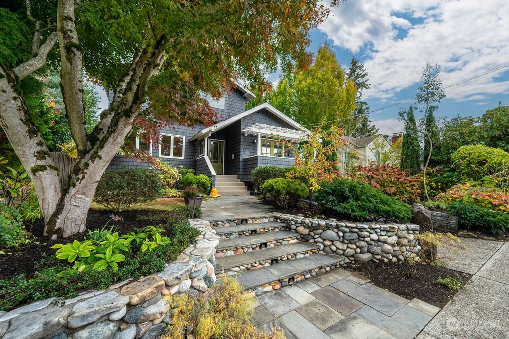 Photo of 7314 48th Avenue NE, Seattle, WA 98115 (MLS # 2307864)