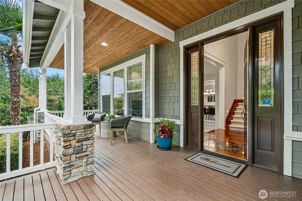 Photo of 9106 NE 32nd Street, Yarrow Point, WA 98004 (MLS # 2581350)