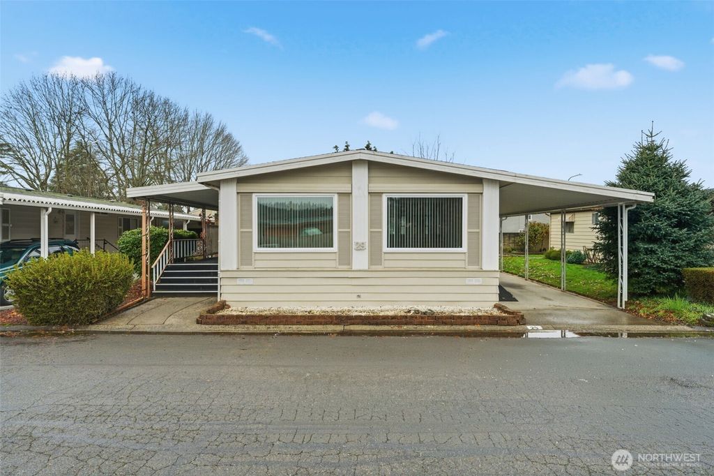 Photo of 1402 22nd Street NE #29, Auburn, WA 98002 (MLS # 2461144)