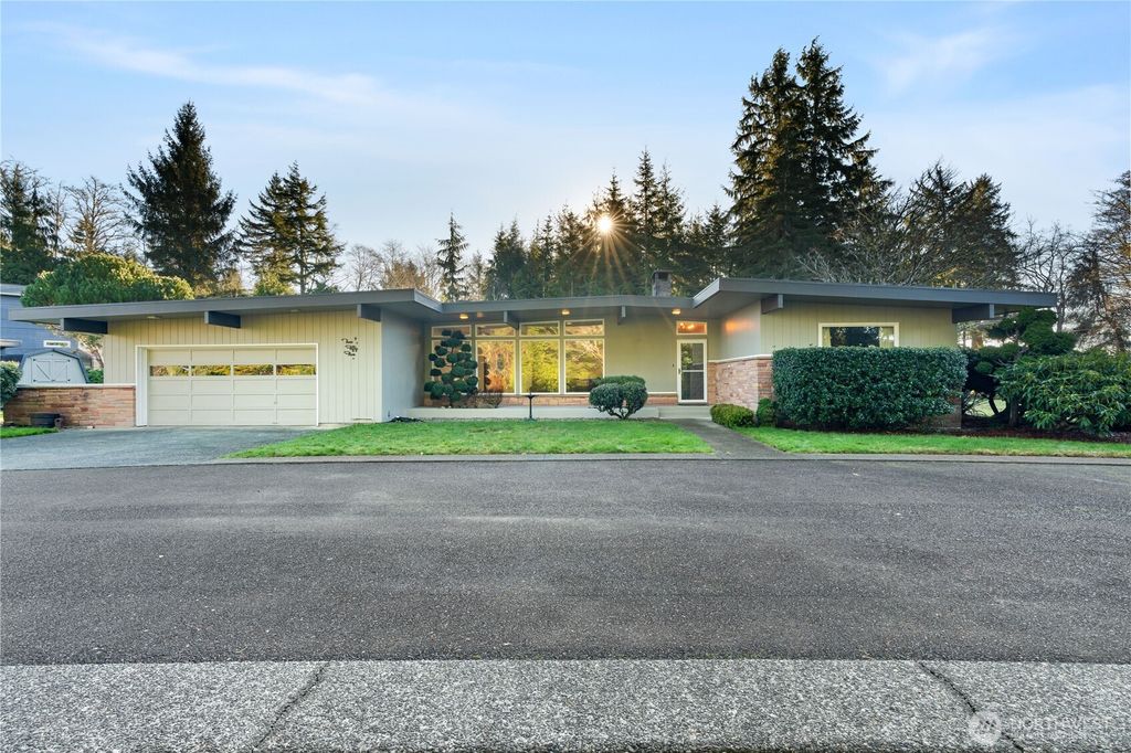 Photo of 255 Summit Avenue, Hoquiam, WA 98550 (MLS # 2469927)