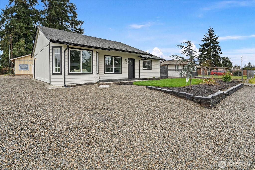 Photo of 4924 Diamond Blvd Blvd, Lakewood, WA 98499 (MLS # 2491389)