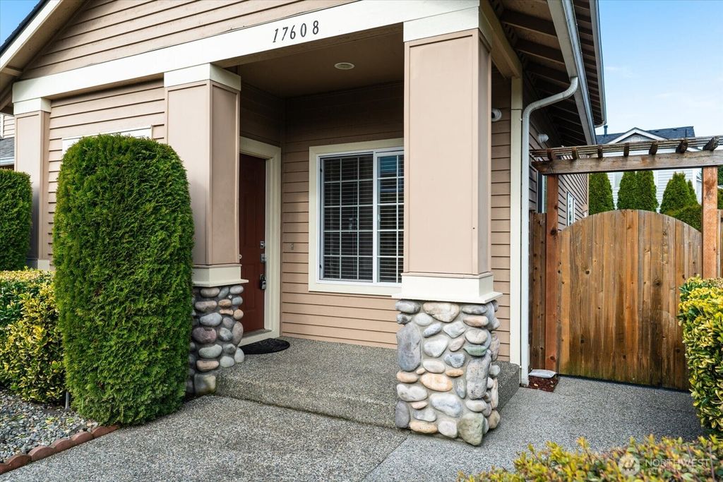 Photo of 17608 13th Avenue W, Lynnwood, WA 98037 (MLS # 2483758)