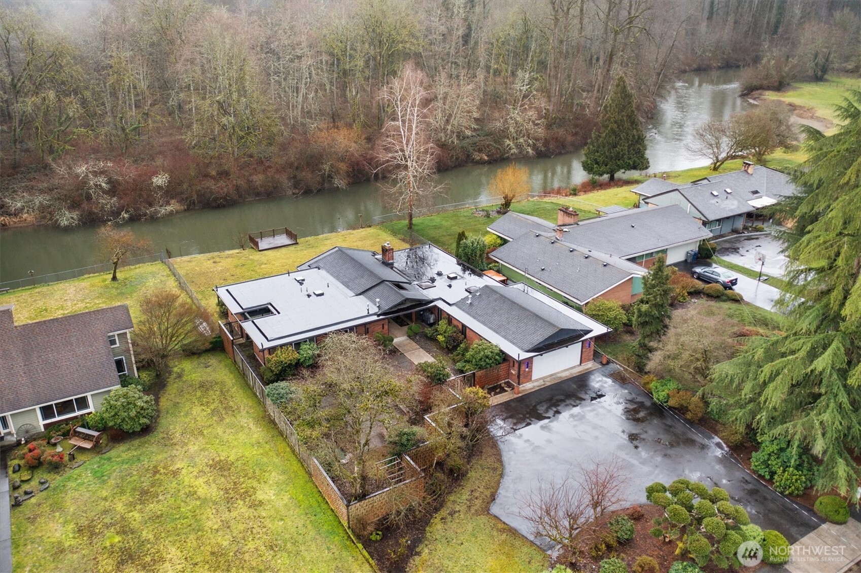 16 Riverview Drive NE