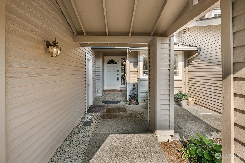 Photo of 11318 SE 65th Street, Bellevue, WA 98006 (MLS # 2006056)