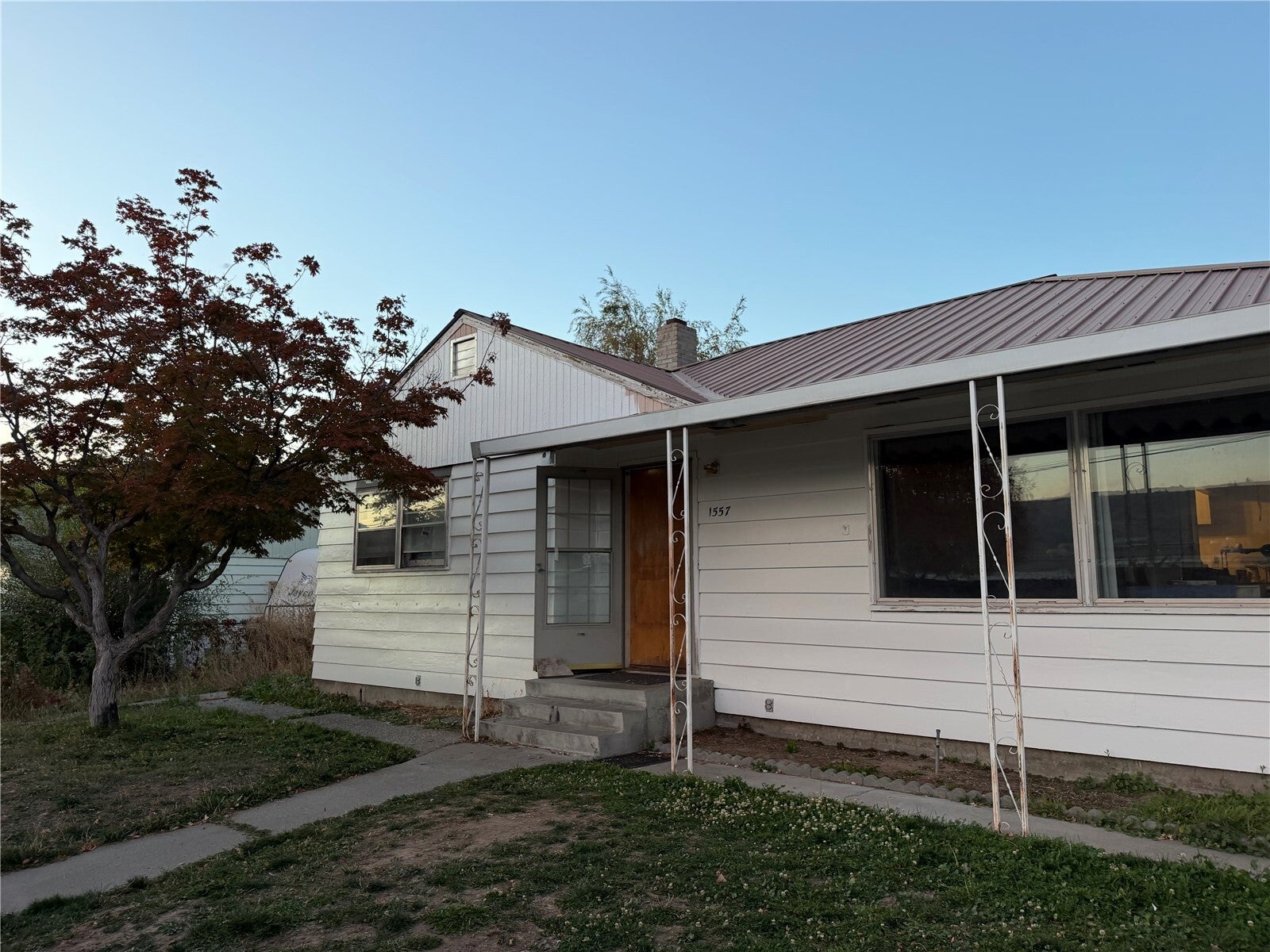 1557 1st St SE