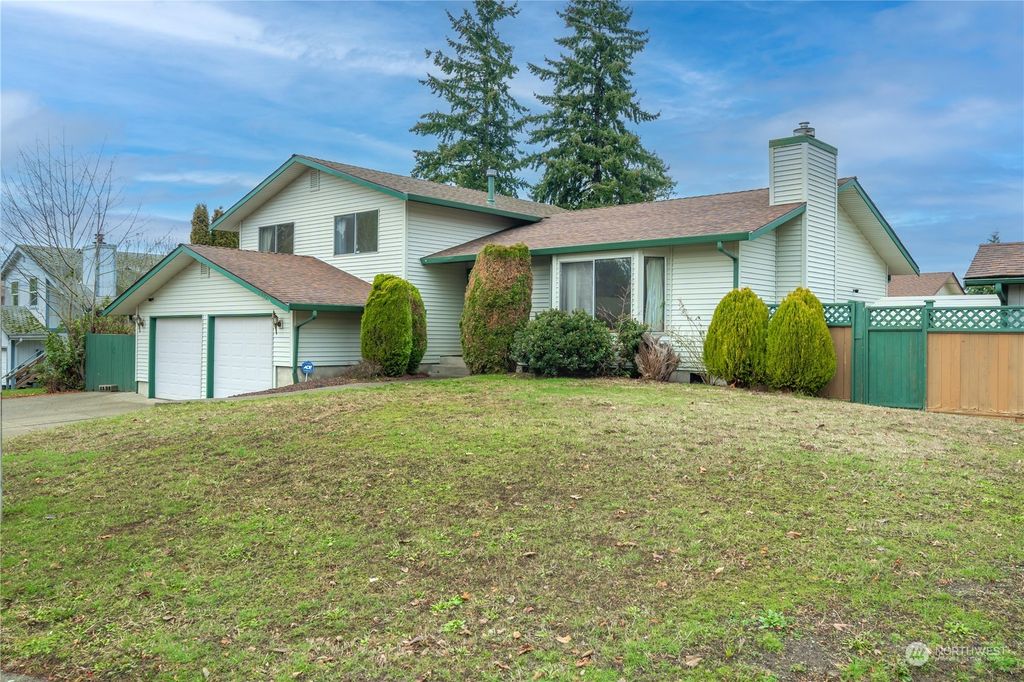 Photo of 1802 SW 355th Place, Federal Way, WA 98023 (MLS # 2029625)