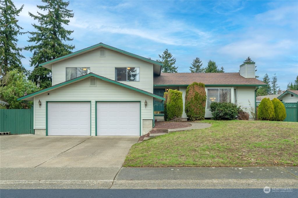 Photo of 1802 SW 355th Place, Federal Way, WA 98023 (MLS # 2029625)