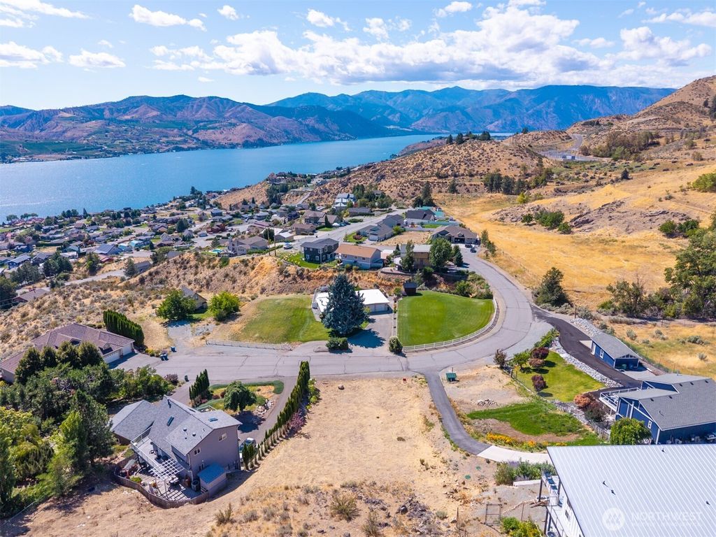 Photo of 211 Pinnacle Place, Chelan, WA 98816 (MLS # 2503111)