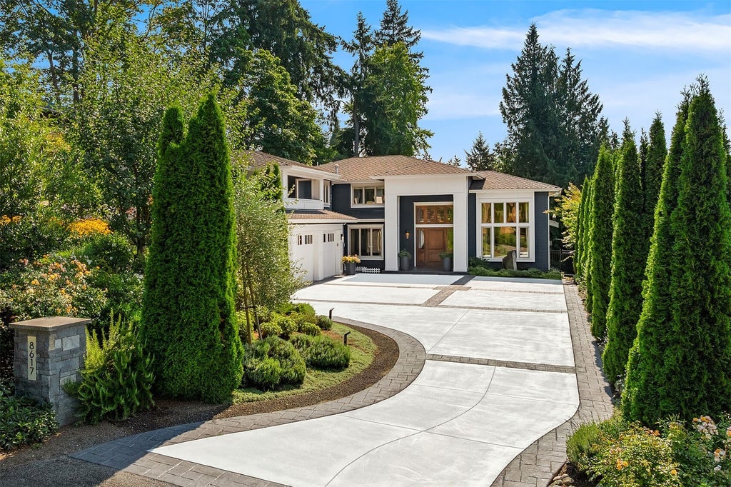 Photo of 8617 NE 20th Street, Clyde Hill, WA 98004 (MLS # 2598796)