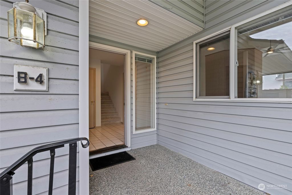 Photo of 15133 Admiralty Way #B4, Lynnwood, WA 98087 (MLS # 2299580)