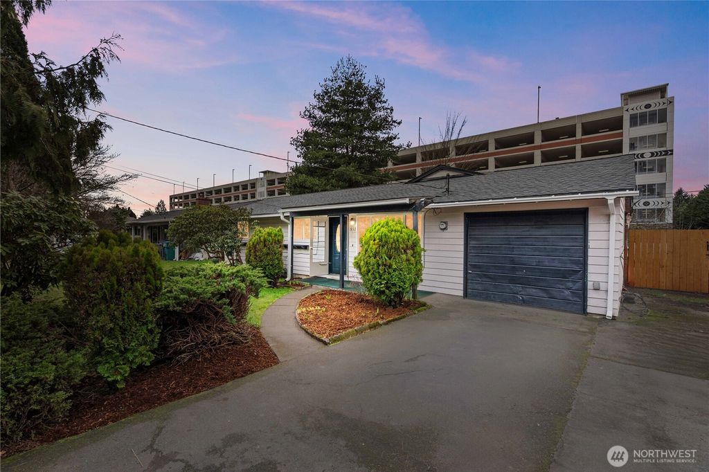 Photo of 1935 Dogwood Dr. Dr SE, Auburn, WA 98092 (MLS # 2482592)