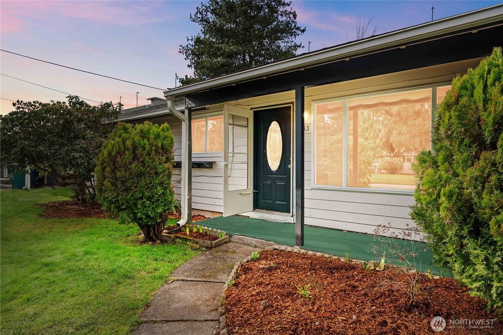 Photo of 1935 Dogwood Dr. Dr SE, Auburn, WA 98092 (MLS # 2482592)