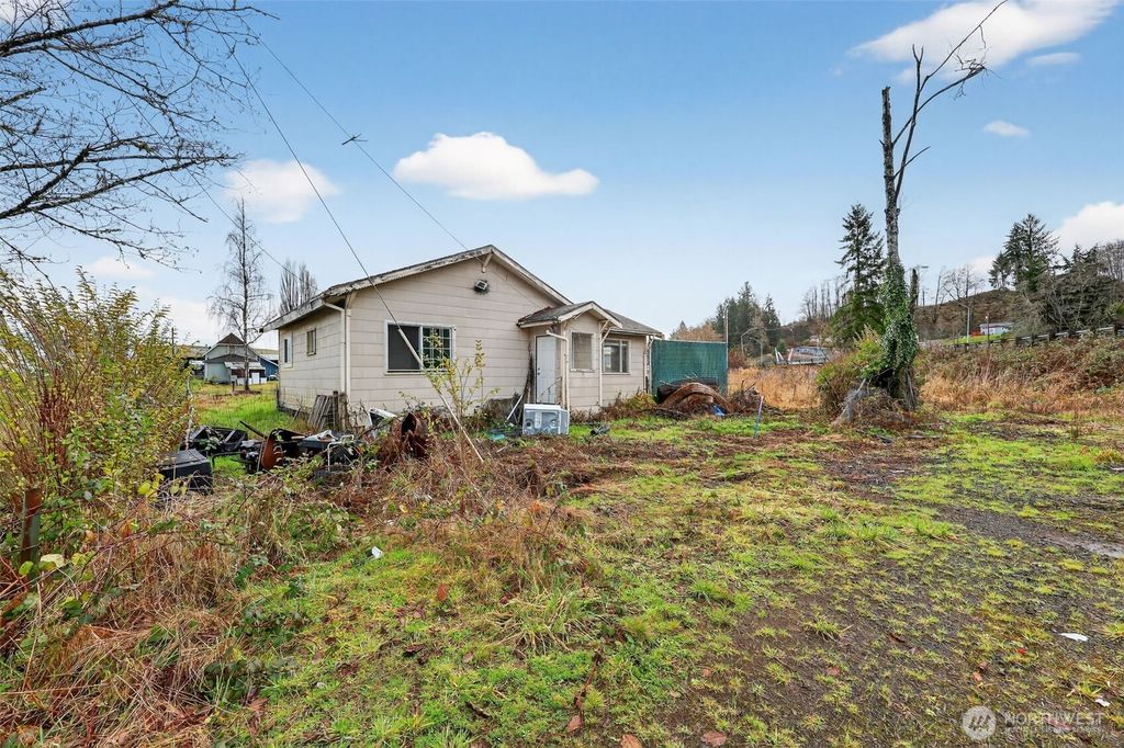 Photo of 217 Bradford Street, Raymond, WA 98577 (MLS # 2466842)