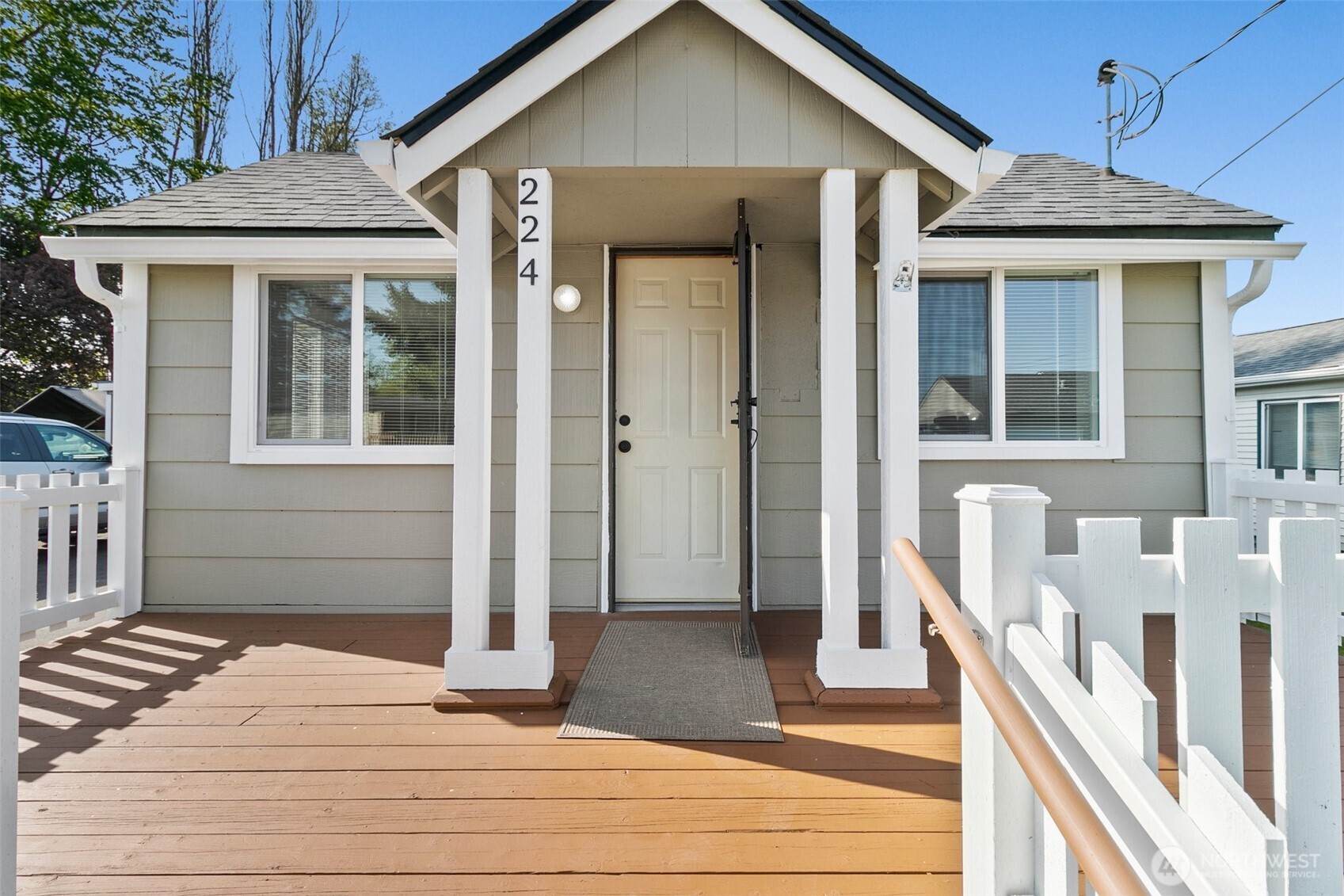 224 8th Avenue N