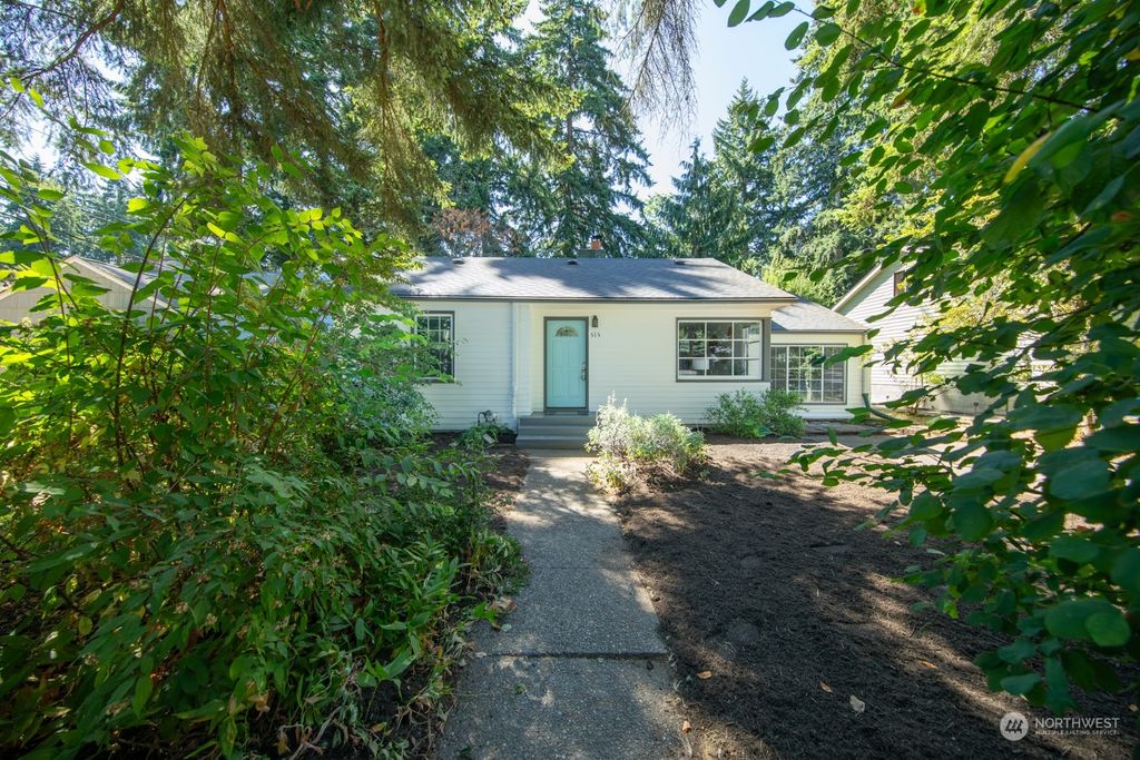 Photo of 515 N 138th Street, Seattle, WA 98133 (MLS # 2145383)