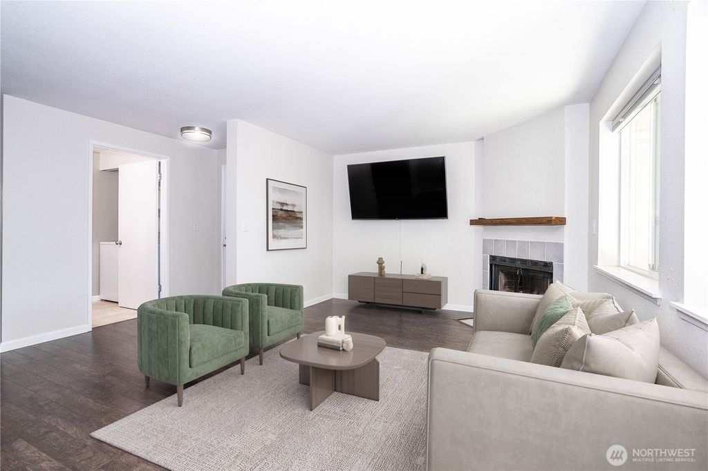 Photo of 4231 NE 5th Street #C102, Renton, WA 98059 (MLS # 2415133)