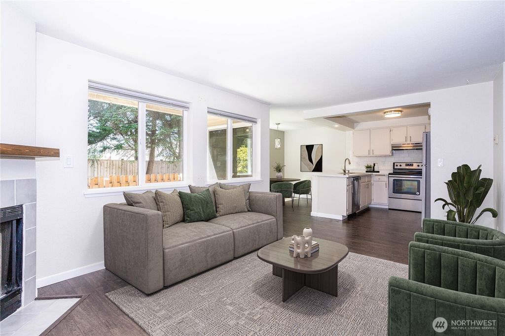 Photo of 4231 NE 5th Street #C102, Renton, WA 98059 (MLS # 2415133)