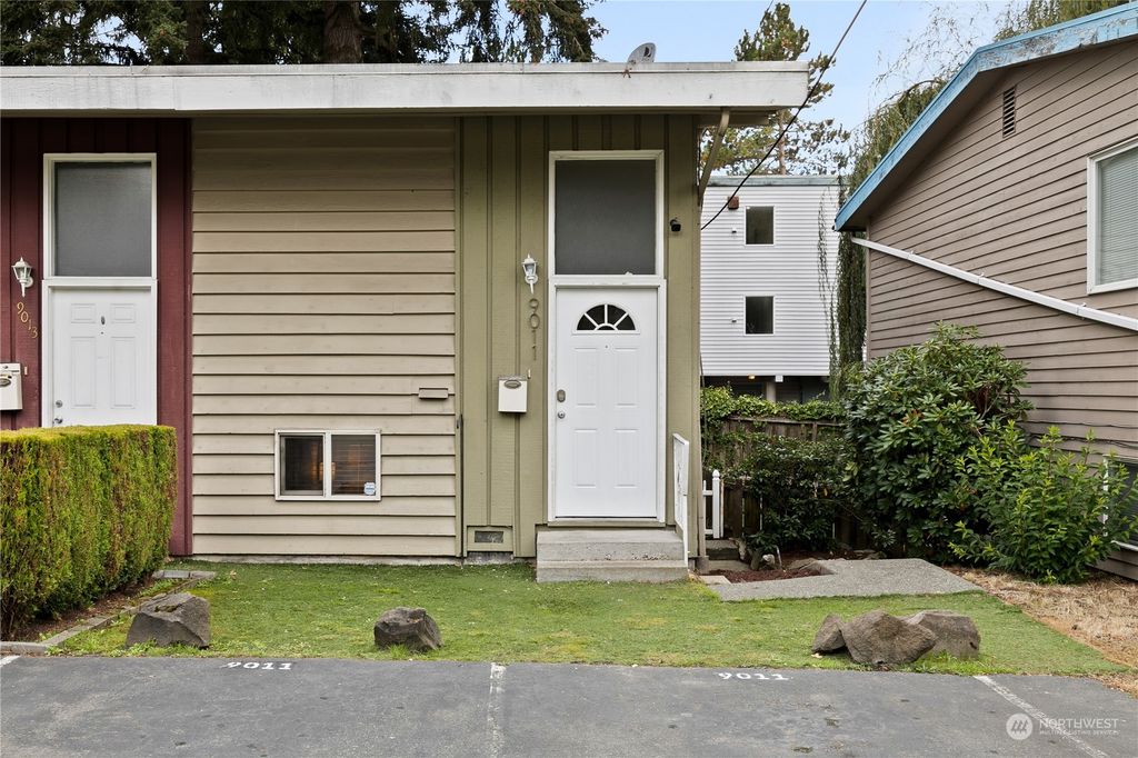 Photo of 9011 8th Avenue SW, Seattle, WA 98106 (MLS # 2303654)