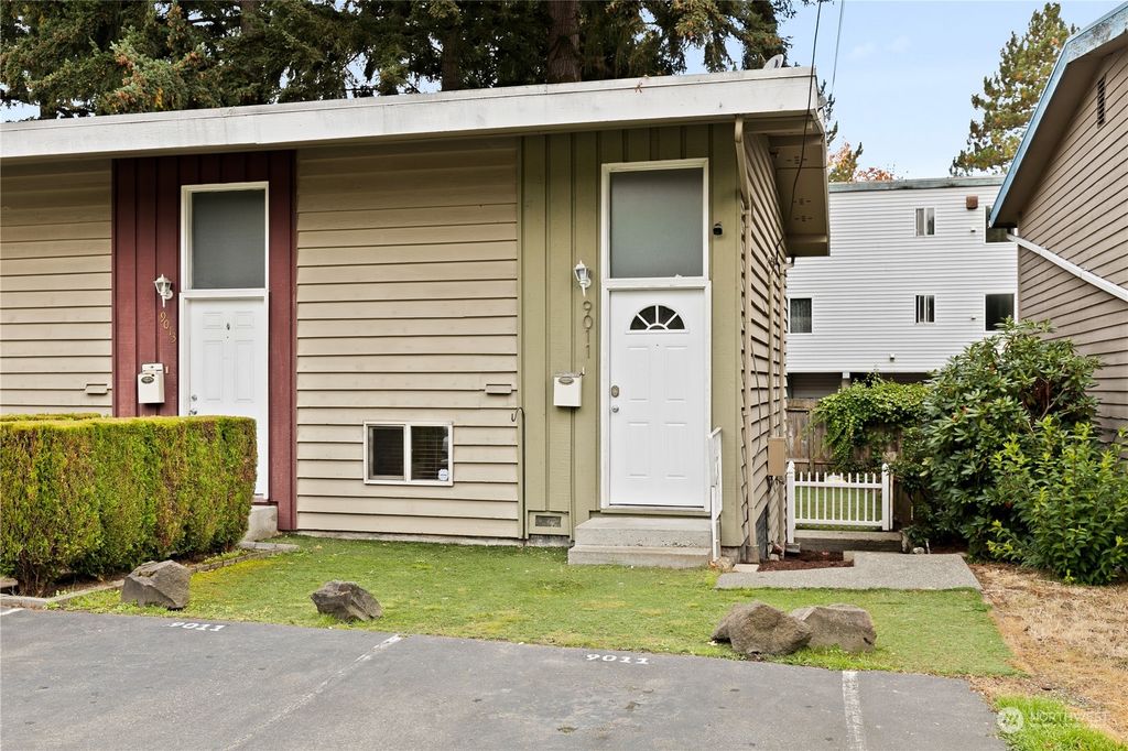 Photo of 9011 8th Avenue SW, Seattle, WA 98106 (MLS # 2303654)