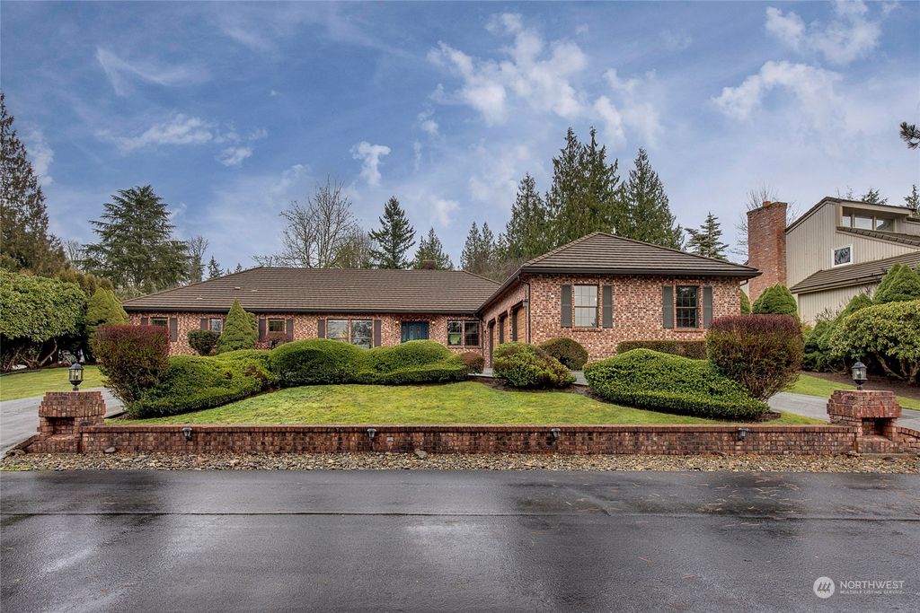 Photo of 14226 207th Place NE, Woodinville, WA 98077 (MLS # 2186332)