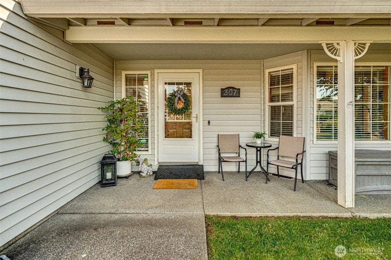 307 NE 134TH Circle