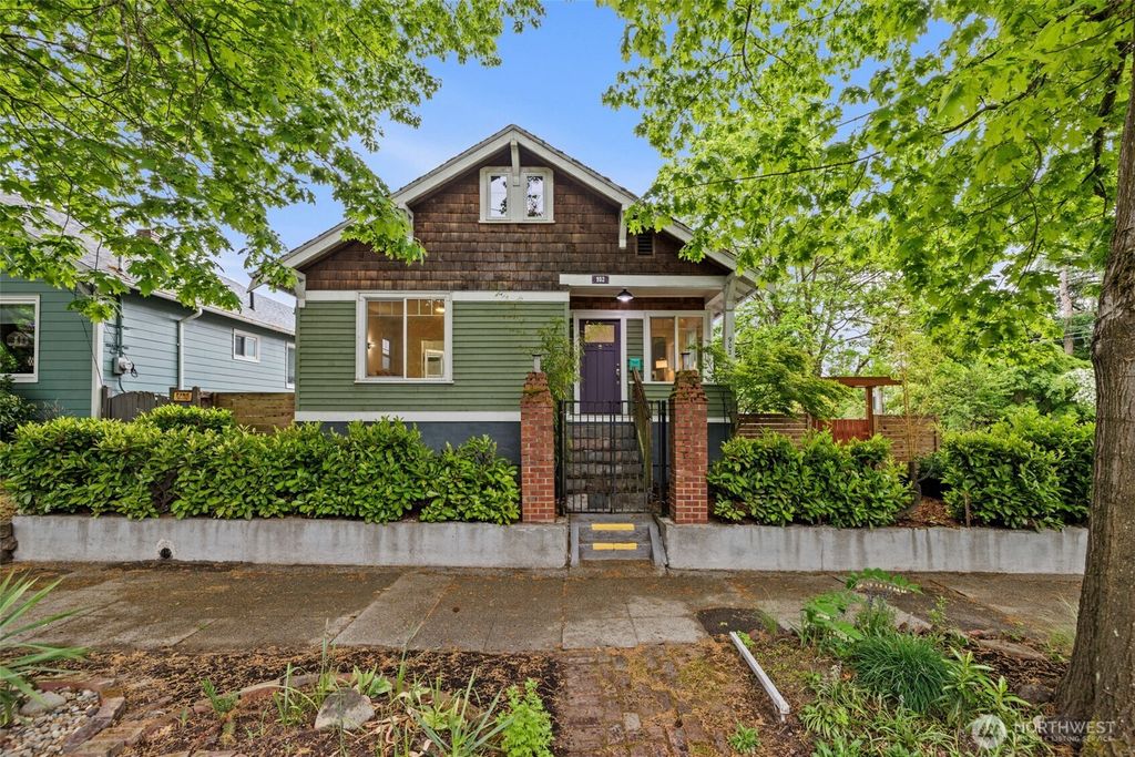 Photo of 902 22nd Avenue, Seattle, WA 98122 (MLS # 2523776)