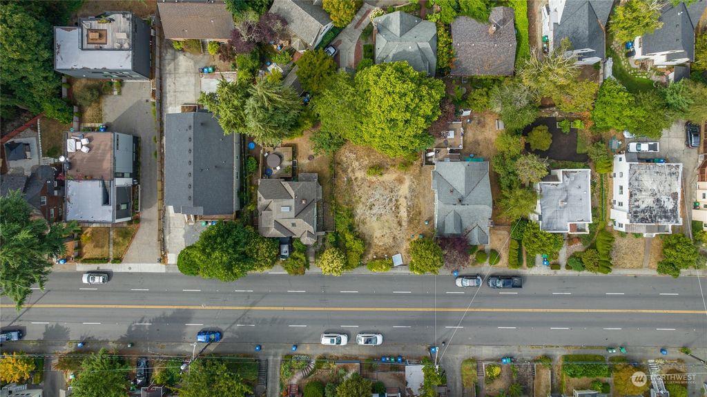 Photo of 5739 25th Avenue NE, Seattle, WA 98105 (MLS # 2159085)