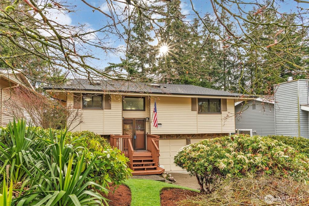 Photo of 24708 13th Avenue S, Des Moines, WA 98198 (MLS # 2348361)