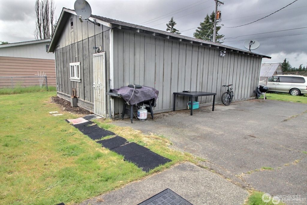 Photo of 774 132nd Street S, Tacoma, WA 98444 (MLS # 2506122)