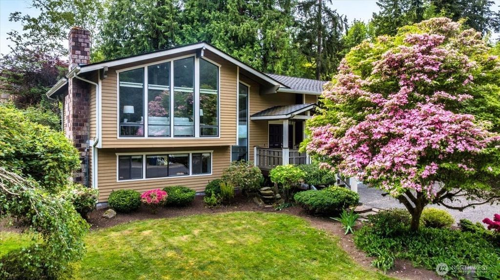 Photo of 11623 NE 103rd Place, Kirkland, WA 98033 (MLS # 2368867)