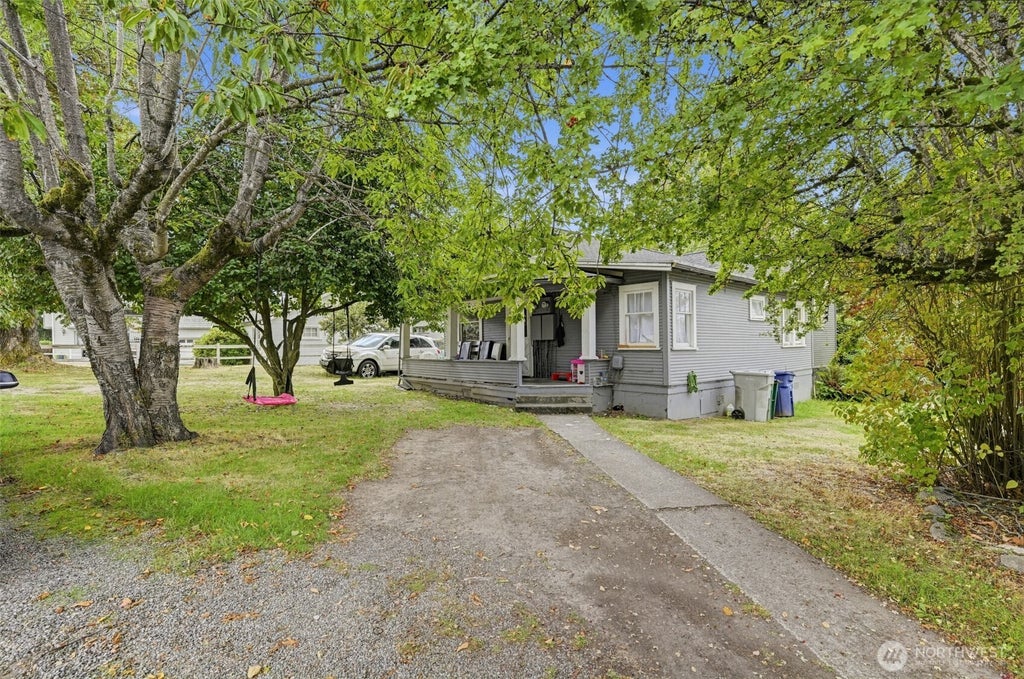 Photo of 1503 Davis Avenue S, Renton, WA 98055 (MLS # 2584400)