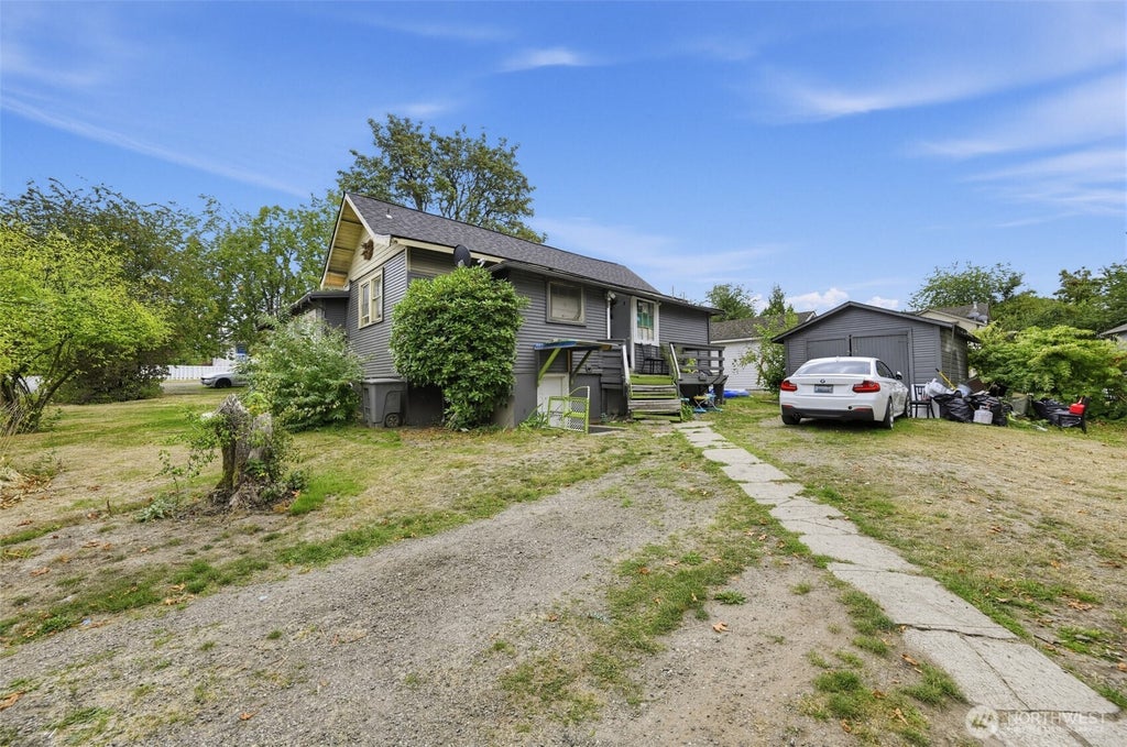 Photo of 1503 Davis Avenue S, Renton, WA 98055 (MLS # 2584400)