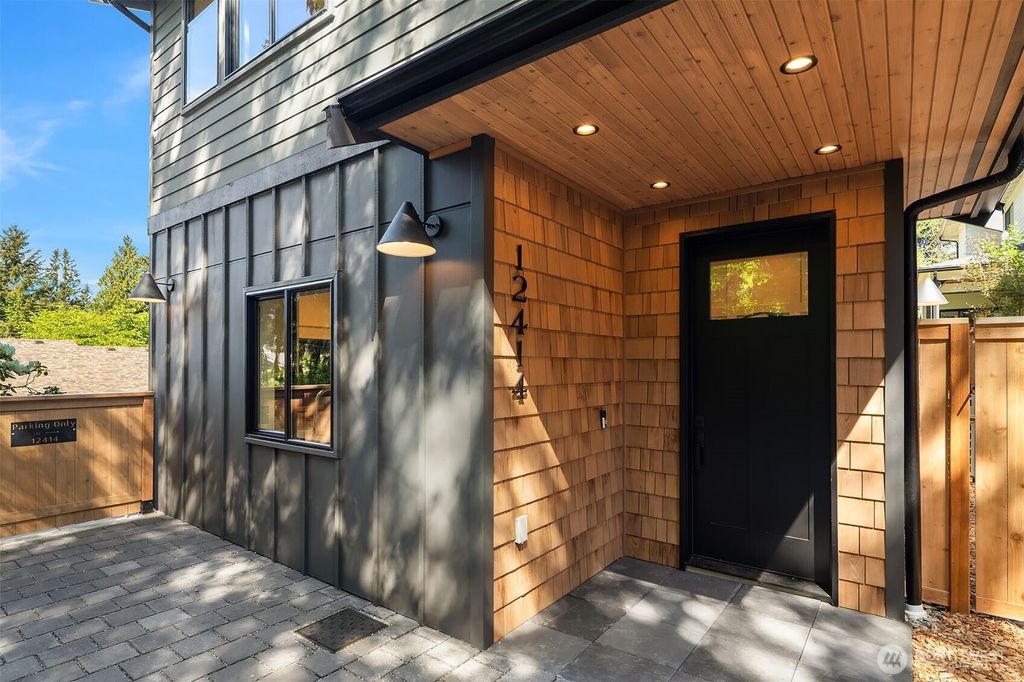 Photo of 12414 NE 72nd Street, Kirkland, WA 98033 (MLS # 2522107)