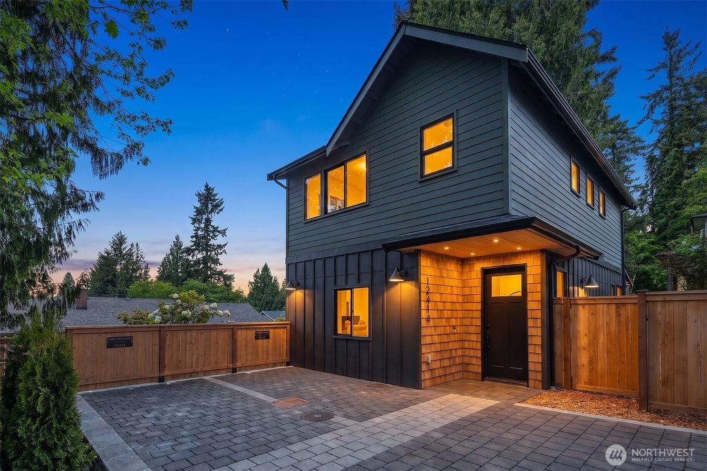 Photo of 12414 NE 72nd Street, Kirkland, WA 98033 (MLS # 2522107)