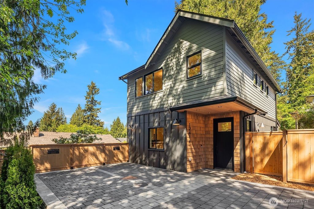 Photo of 12414 NE 72nd Street, Kirkland, WA 98033 (MLS # 2522107)