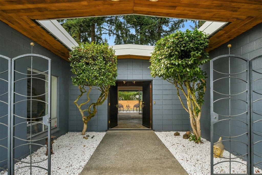 Photo of 20405 3rd Avenue S, Seattle, WA 98198 (MLS # 2594338)