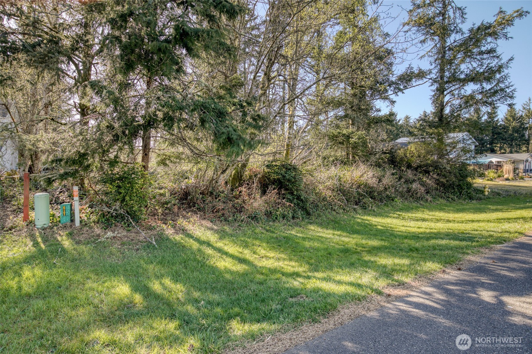 569 SE Chinook Avenue