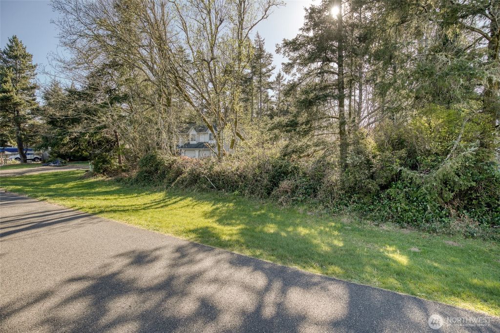 Photo of 569 SE Chinook Avenue, Ocean Shores, WA 98569 (MLS # 2505853)