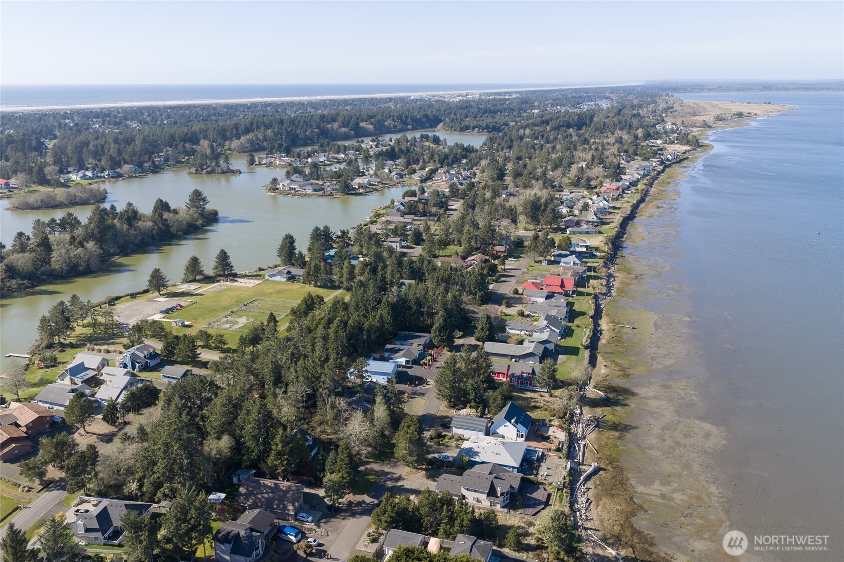 569 SE Chinook Avenue