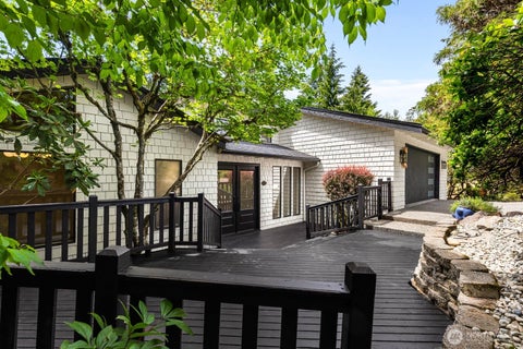 Photo of 4529 153rd Ave SE AVE, Bellevue, WA 98006 (MLS # 2572397)