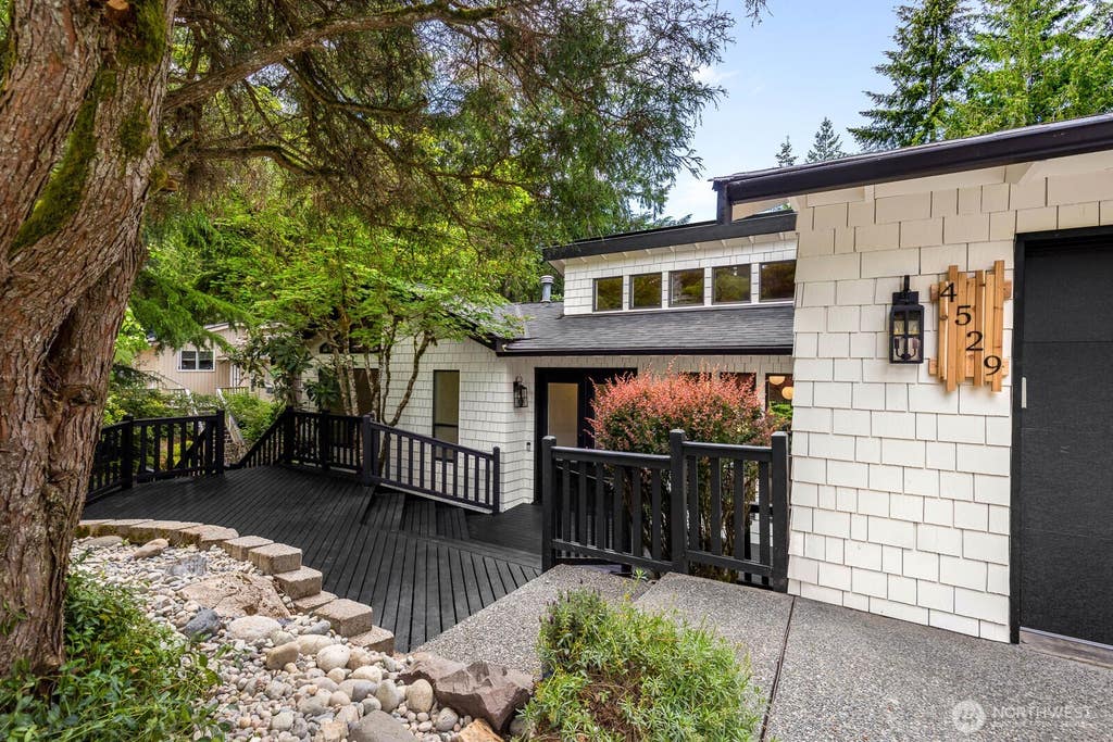 Photo of 4529 153rd Ave SE AVE, Bellevue, WA 98006 (MLS # 2572397)