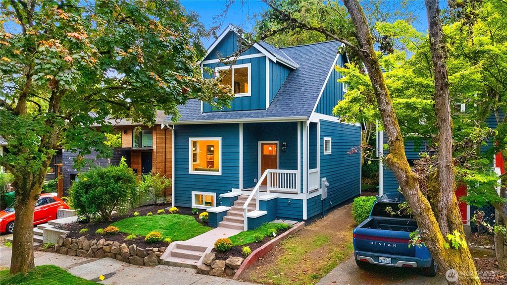 Photo of 605 32nd Avenue, Seattle, WA 98122 (MLS # 2440182)