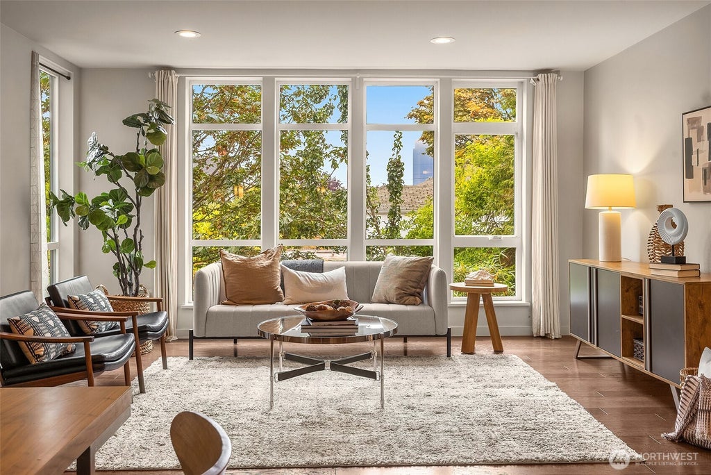 Photo of 121 20th Avenue, Seattle, WA 98122 (MLS # 2590948)