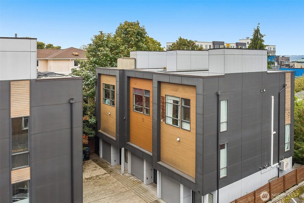 Photo of 121 20th Avenue, Seattle, WA 98122 (MLS # 2590948)