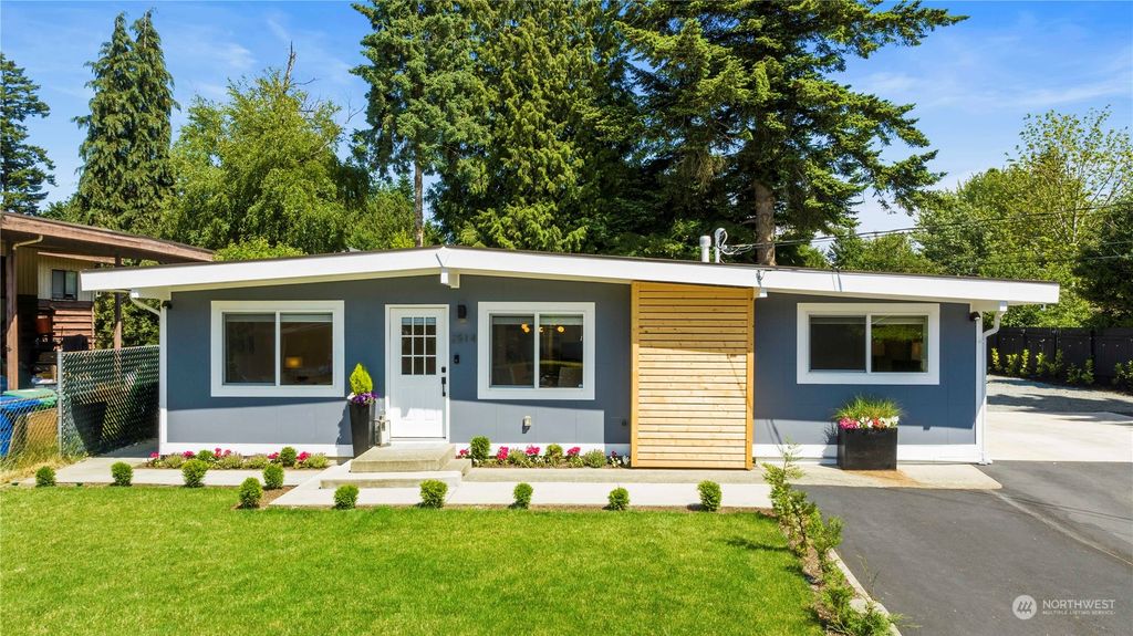 Photo of 2514 Vashon Court NE, Renton, WA 98059 (MLS # 2139780)