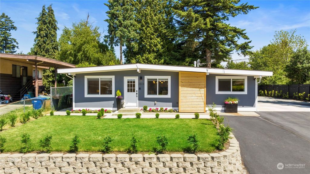 Photo of 2514 Vashon Court NE, Renton, WA 98059 (MLS # 2139780)