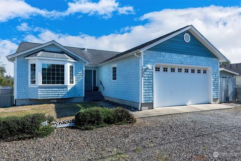 Photo of 1000 Idaho Avenue S, Long Beach, WA 98631 (MLS # 2136837)