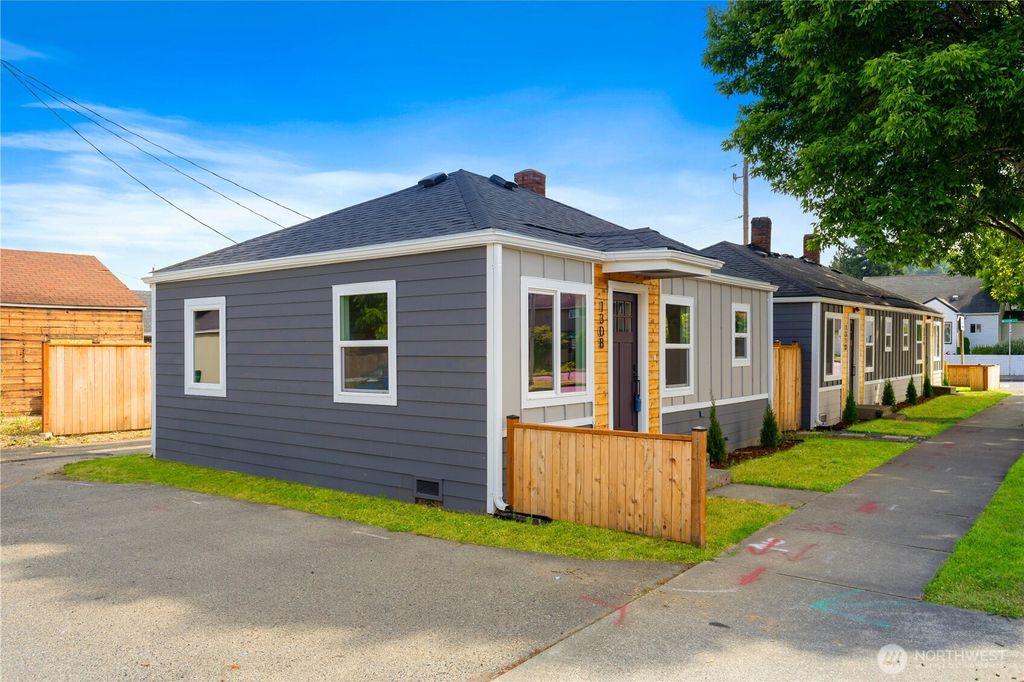 Photo of 1308 N 3rd Street, Renton, WA 98057 (MLS # 2421378)