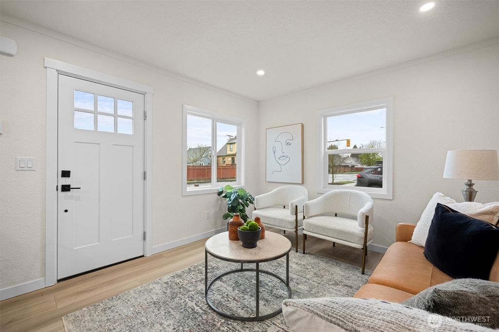 Photo of 1308 N 3rd Street, Renton, WA 98057 (MLS # 2421378)