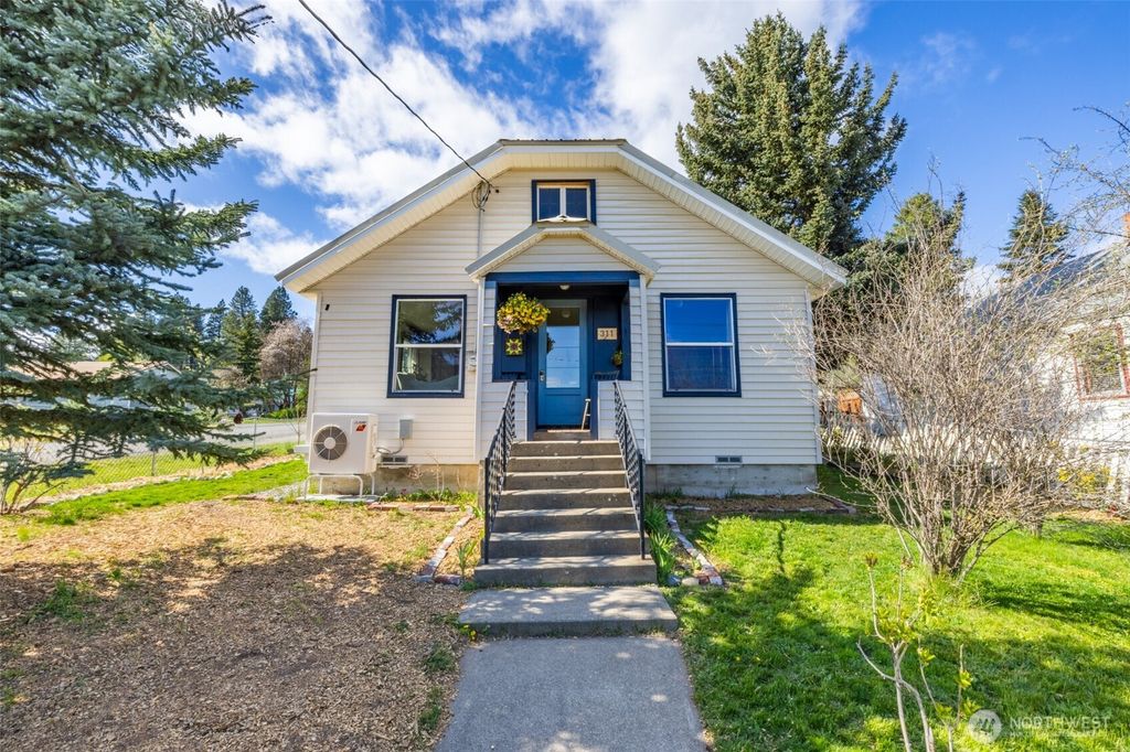 Photo of 311 W Nevada Avenue, Roslyn, WA 98941 (MLS # 2513472)